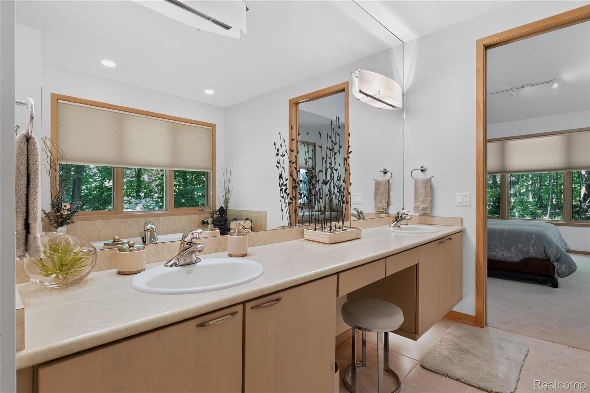 5388 Hartland Road Fenton, MI 48430 - Photo 24 of 74 25-5388-Hartland-Rd-WindowStill.jpg