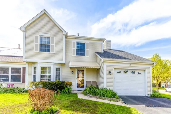 $379,000 | 2 Sandhurst Road, Mundelein, IL 60060