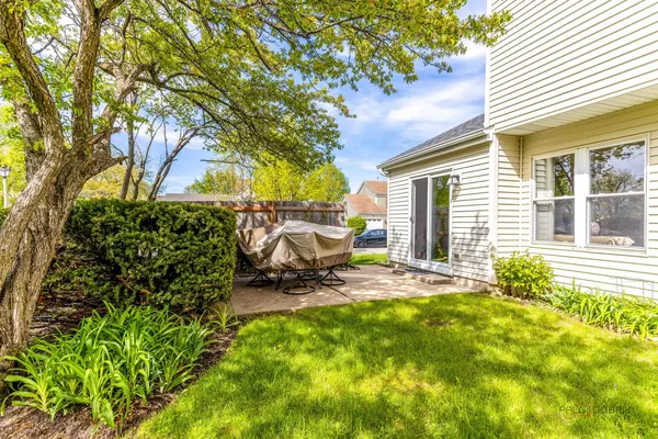 $379,000 | 2 Sandhurst Road, Mundelein, IL 60060