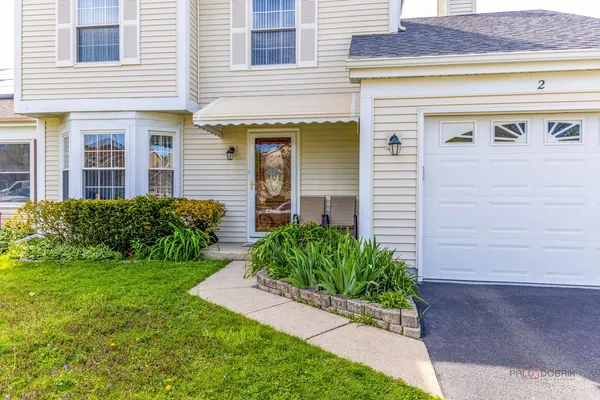 $379,000 | 2 Sandhurst Road, Mundelein, IL 60060