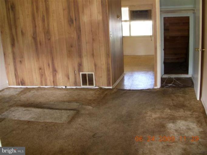 2724 Yarnall Road Halethorpe, MD 21227 - Photo 4 of 7 Living Room