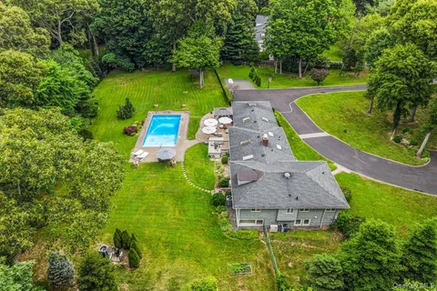 $2,598,000 | 19 Tappentown Lane, Glen Head, NY 11545