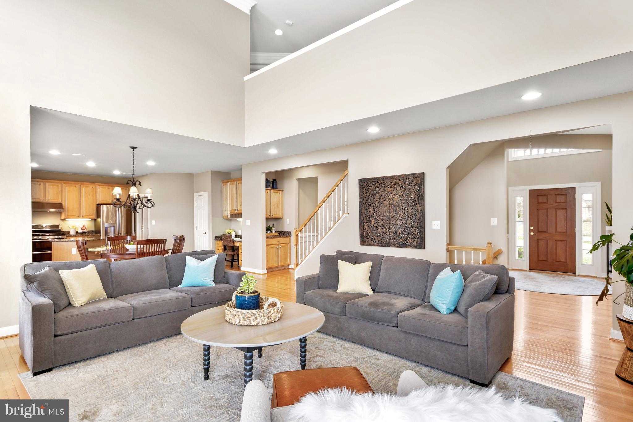 25122 Vista Ridge Road Laytonsville, MD 20882 - Photo 23 of 70 Main level Living room open concept