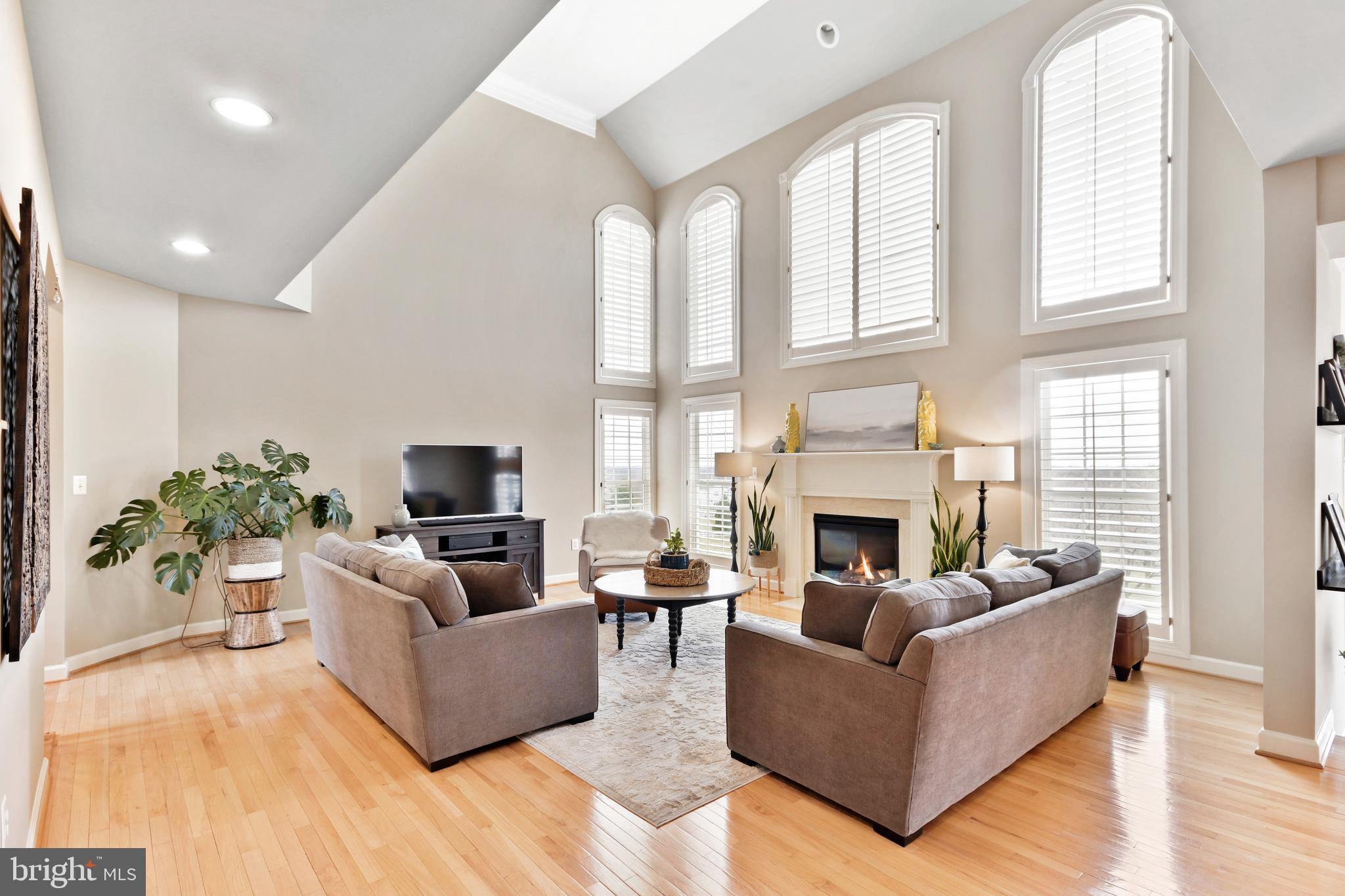 25122 Vista Ridge Road Laytonsville, MD 20882 - Photo 24 of 70 Main level Living room