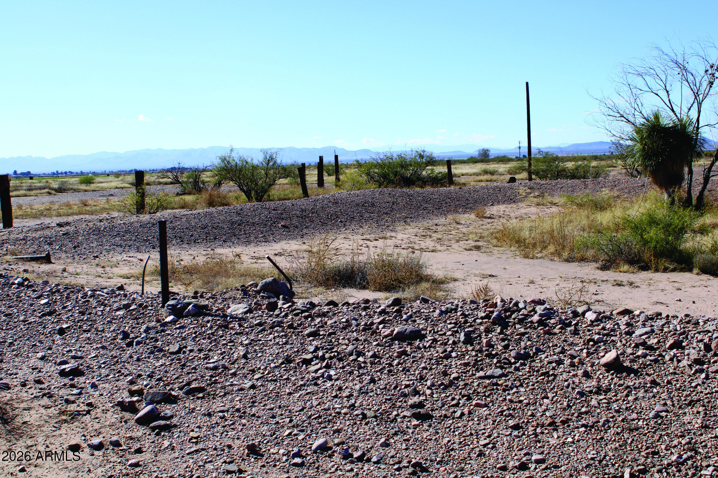 10-acres Thompson Road, Unit D Elfrida, AZ 85610 - Photo 26 of 33 a view of a dry yard with wooden fence