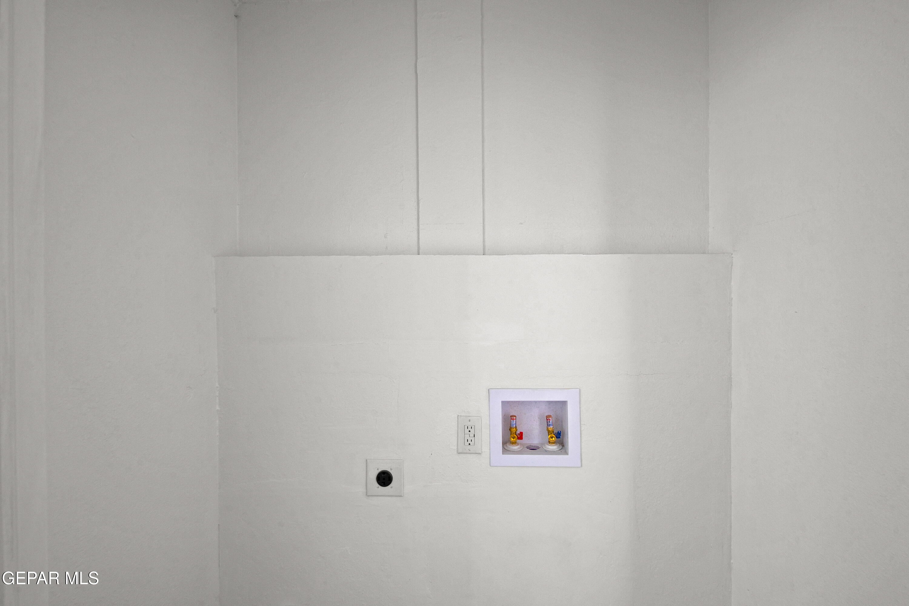 9220 Raleigh Drive El Paso, TX 79924 - Photo 18 of 23 a view of a hallway