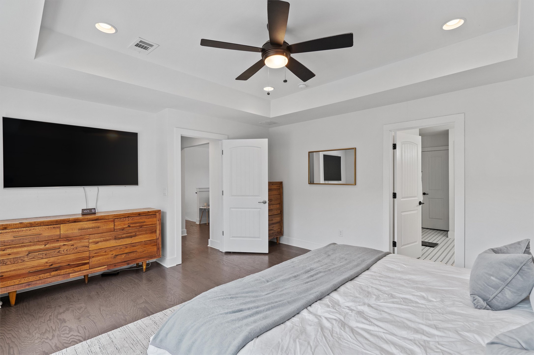 1309 Fort Branch Boulevard Austin, TX 78721 - Photo 8 of 19 a bedroom with a bed and a flat screen tv
