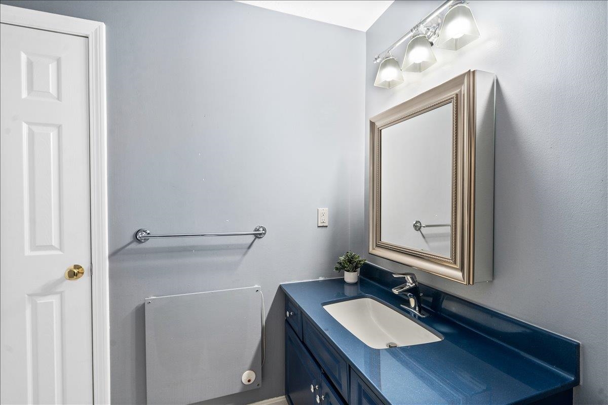 96 River Road, Unit 207 Manchester, NH 03104 - Photo 20 of 38 Gallery Image 20