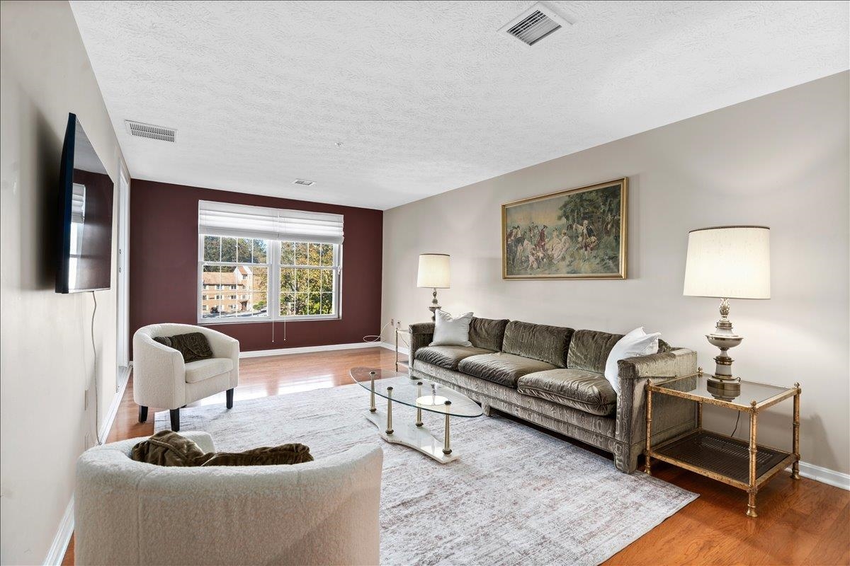 96 River Road, Unit 207 Manchester, NH 03104 - Photo 3 of 38 Gallery Image 3