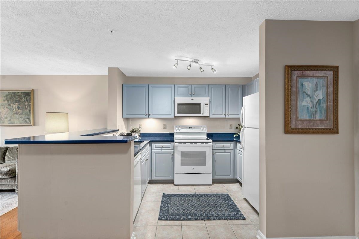 96 River Road, Unit 207 Manchester, NH 03104 - Photo 6 of 38 Gallery Image 6