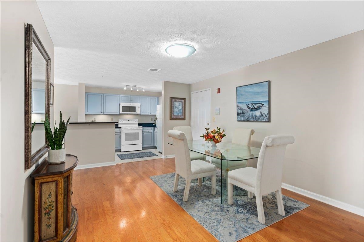 96 River Road, Unit 207 Manchester, NH 03104 - Photo 10 of 38 Gallery Image 10