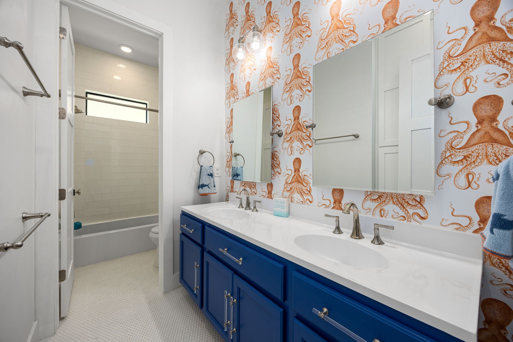 1906 Swift Boulevard Houston, TX 77030 - Photo 29 of 47 Custom wallpaper in secondary bathroom.