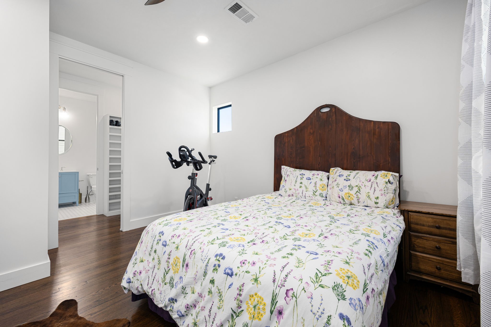 1906 Swift Boulevard Houston, TX 77030 - Photo 33 of 47 Secondary bed on the third floor.