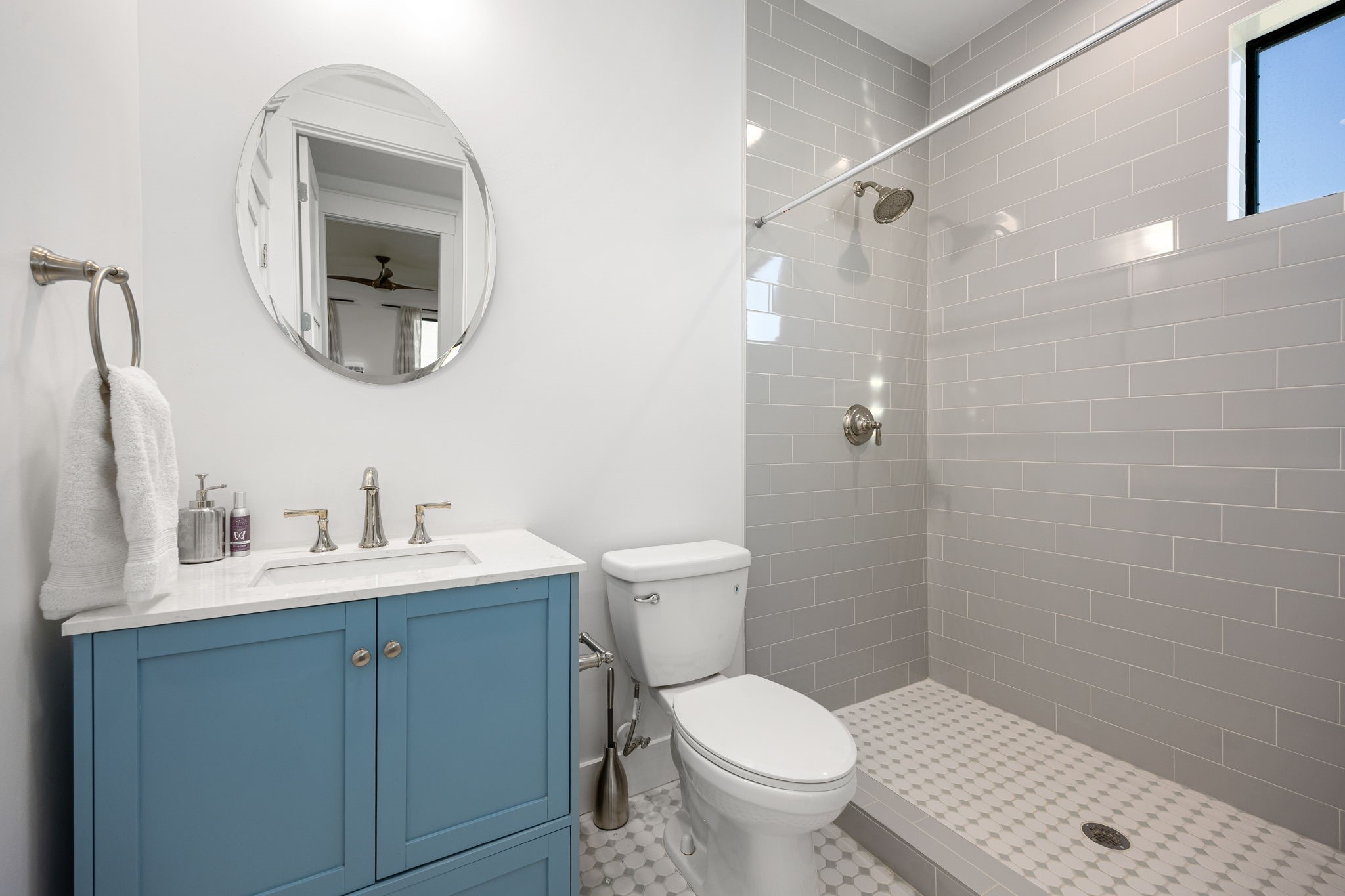 1906 Swift Boulevard Houston, TX 77030 - Photo 34 of 47 Full bath on third floor.