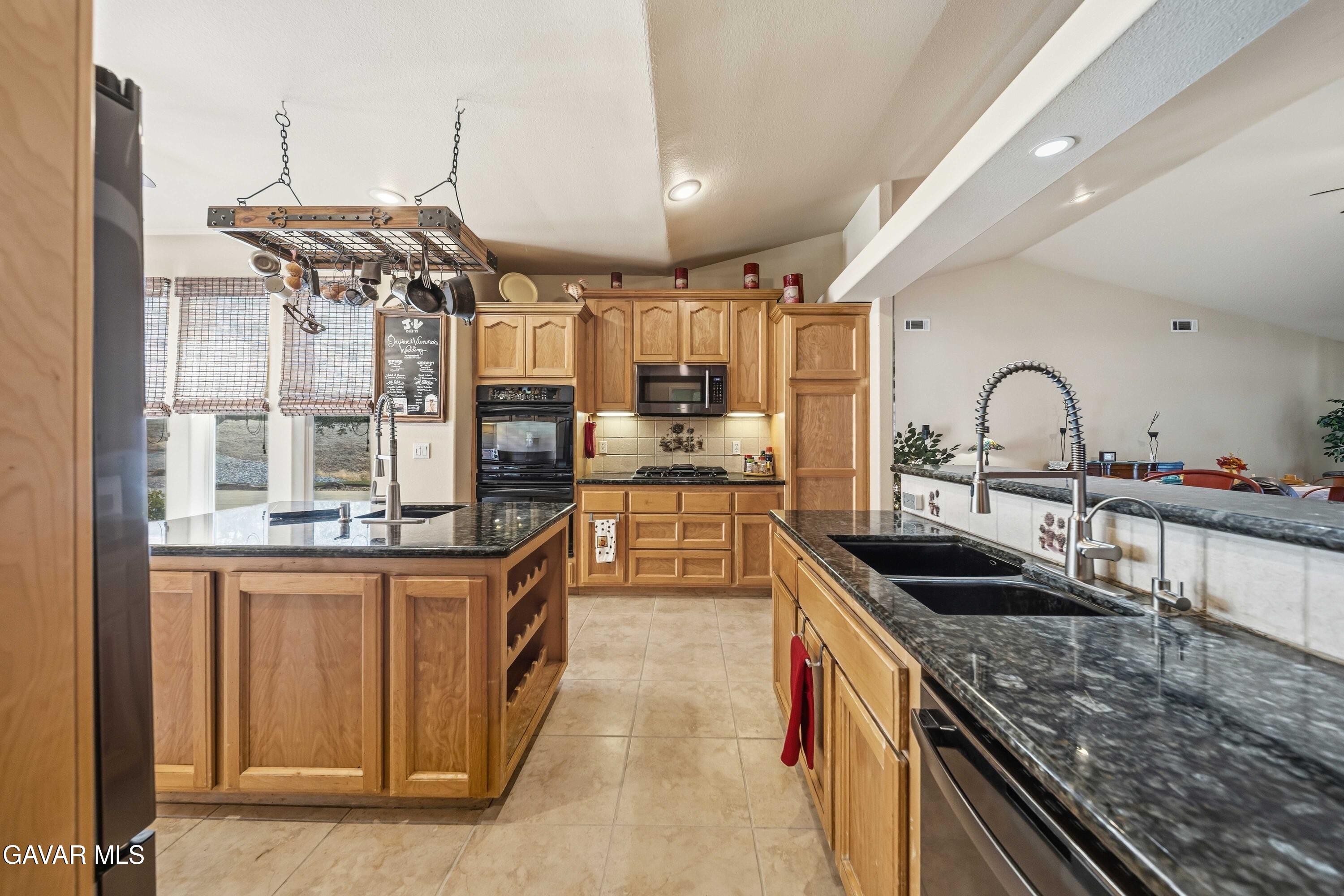 25370 Bear Valley Road Tehachapi, CA 93561 - Photo 19 of 65 25370 Bear Valley Rd Tehachapi-16