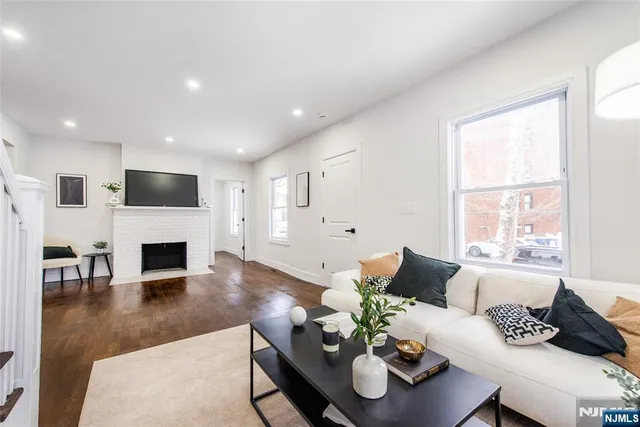 $649,999 | 4 Franklin Place, Hackensack, NJ 07601