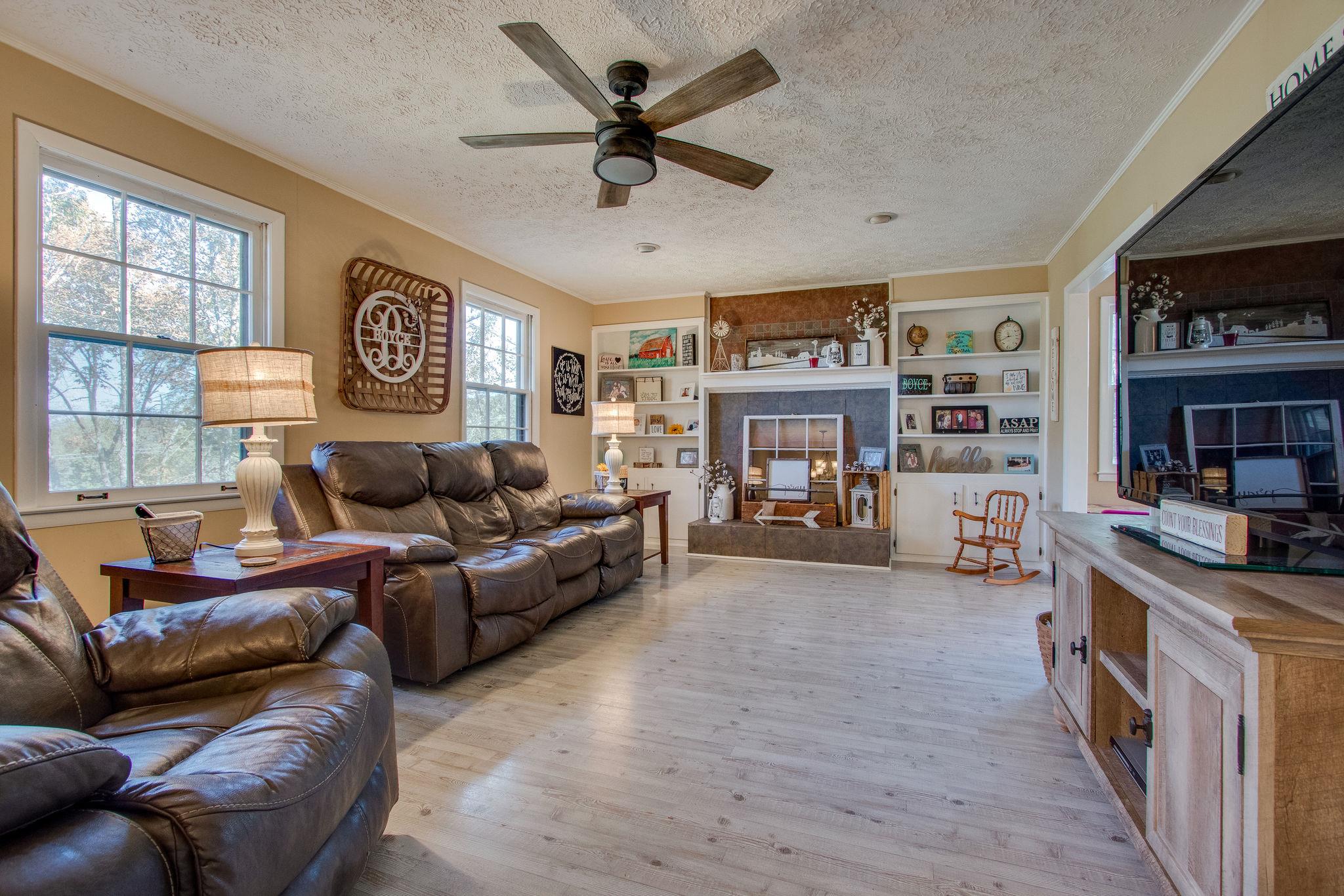 835 Beasleys Bend Road Lebanon, TN 37087 - Photo 11 of 33 a living room with furniture and a bookshelf