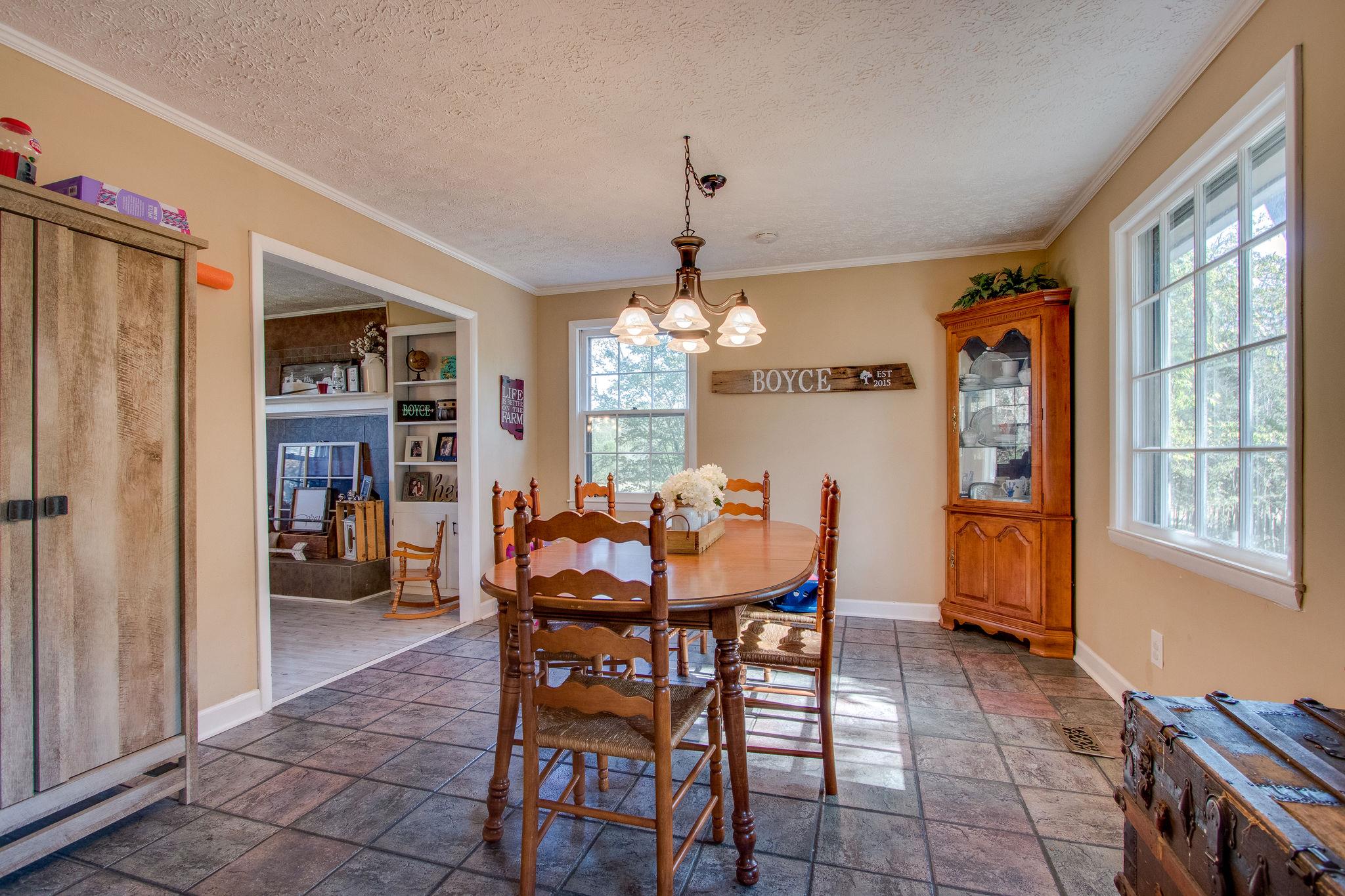 835 Beasleys Bend Road Lebanon, TN 37087 - Photo 16 of 33 a dining room with furniture and window