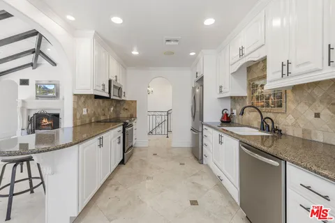$2,245,000 | 567 Lone Oak Drive, Thousand Oaks, CA 91362