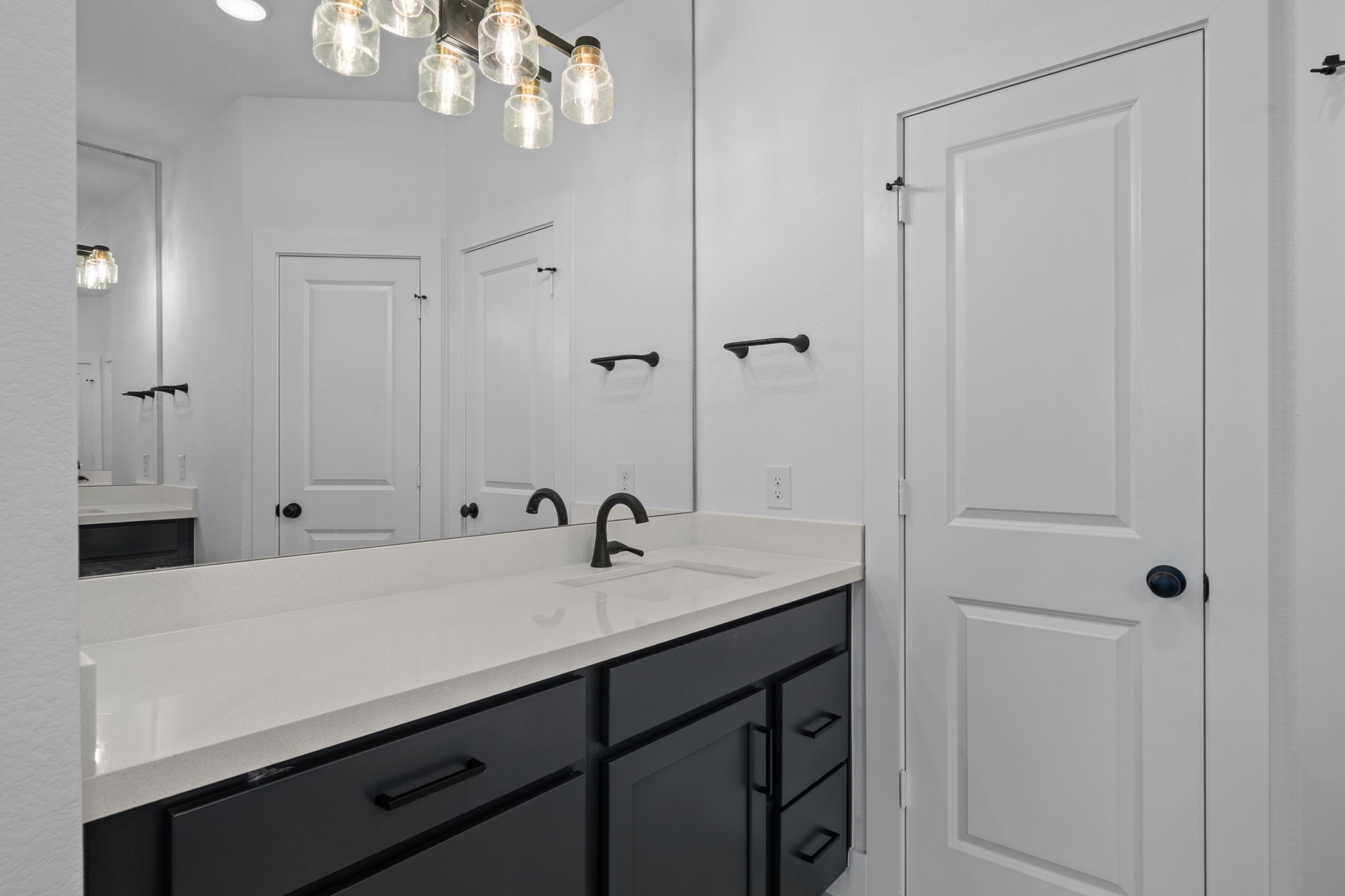 446 Silver Moon Way Katy, TX 77493 - Photo 12 of 34 Enjoy this luxurious main bathroom shower laced with beautiful design selections.