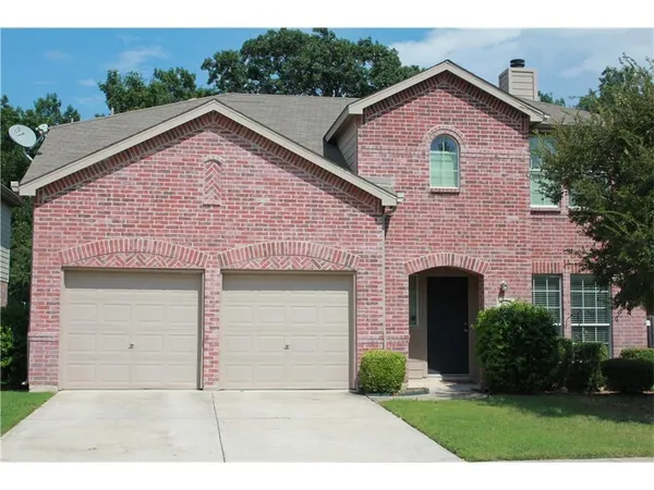 $1,800 | 1136 Golden Eagle Court, Aubrey, TX 76227