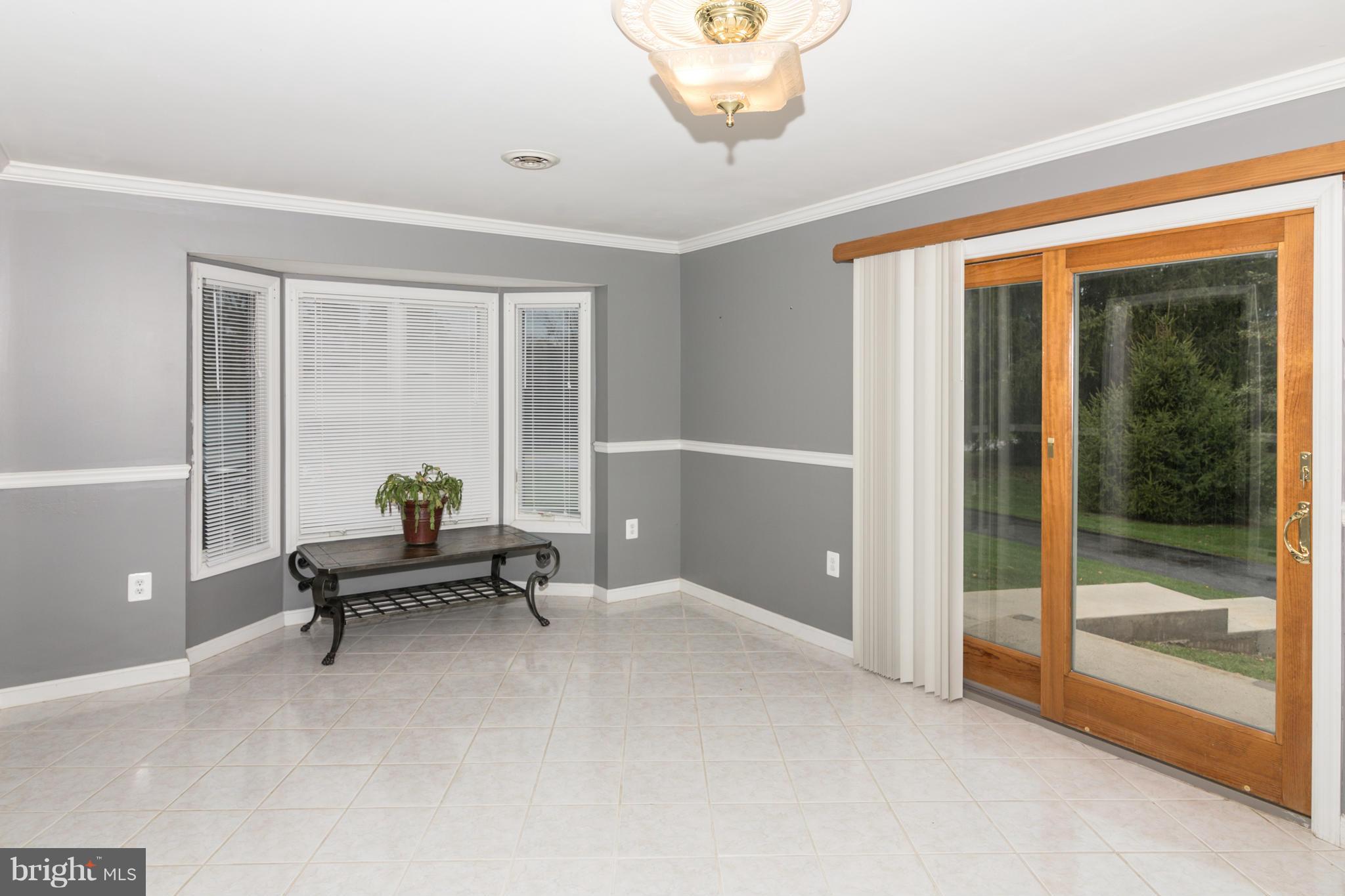4201 Buffalo Road Mount Airy, MD 21771 - Photo 17 of 29 a living room with furniture