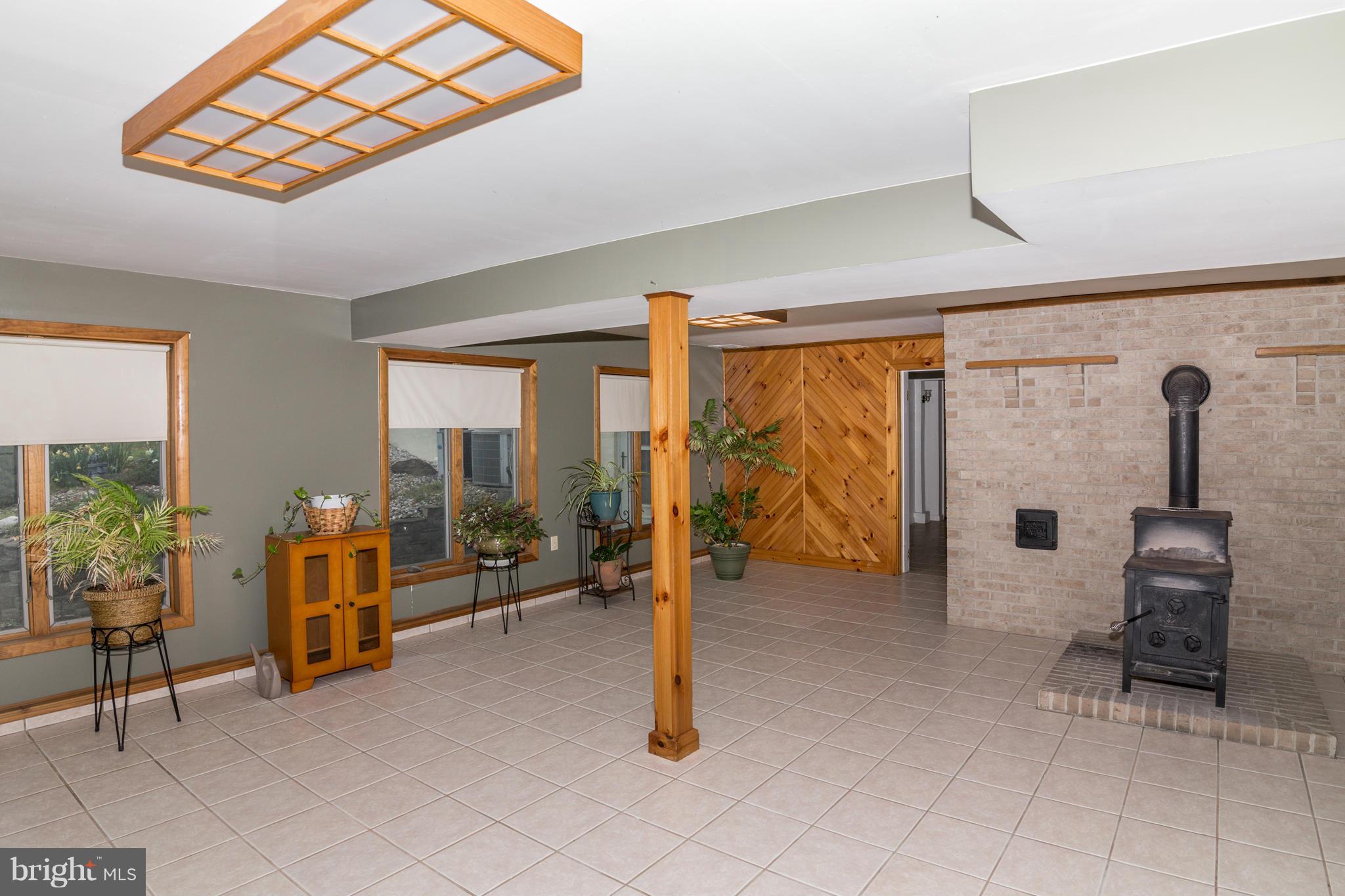 4201 Buffalo Road Mount Airy, MD 21771 - Photo 22 of 29 a view of living room with furniture