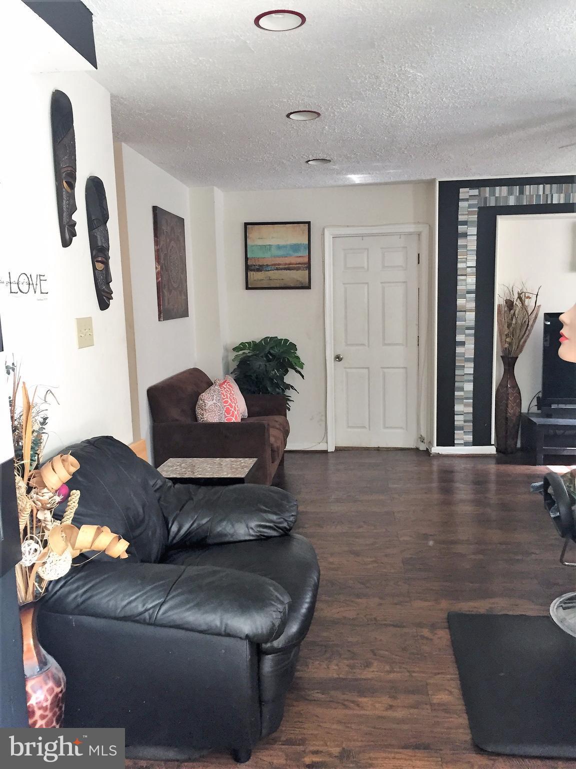 801 Owens Road Oxon Hill, MD 20745 - Photo 3 of 27 Living Room