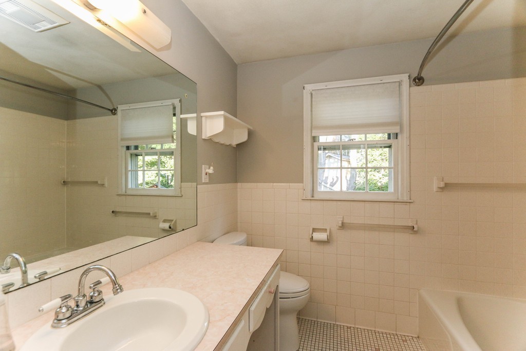 2 Hilltop Road Longmeadow, MA 01106 - Photo 17 of 24 Gallery Image 17