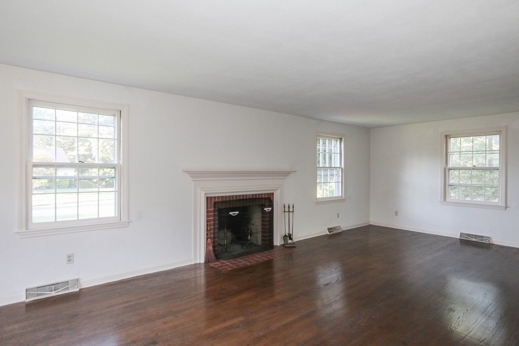 2 Hilltop Road Longmeadow, MA 01106 - Photo 3 of 24 Gallery Image 3