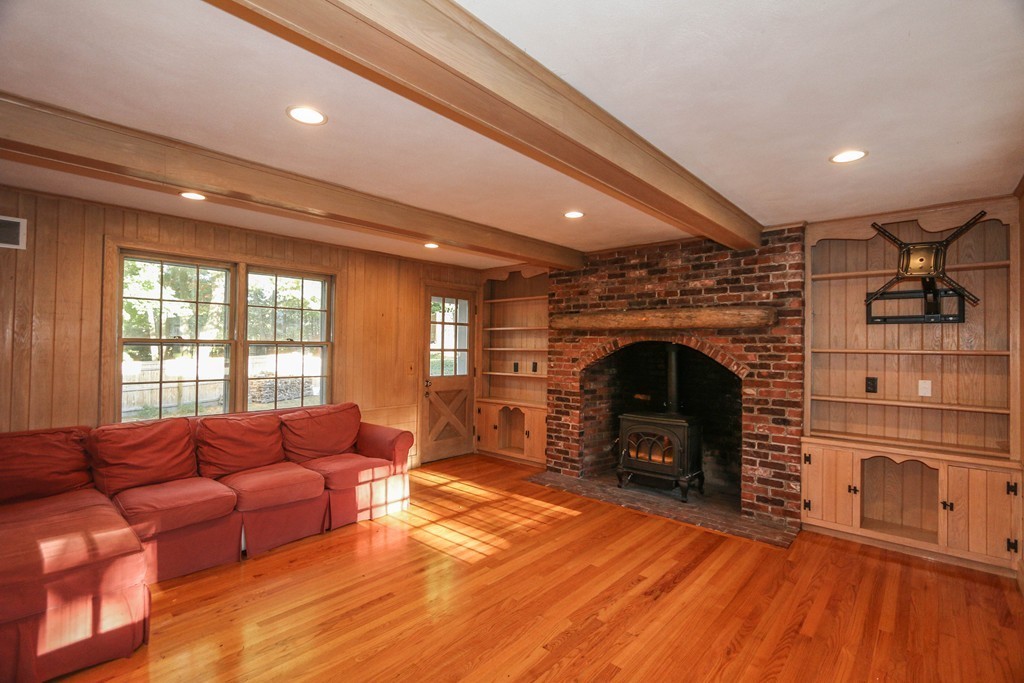 2 Hilltop Road Longmeadow, MA 01106 - Photo 4 of 24 Gallery Image 4