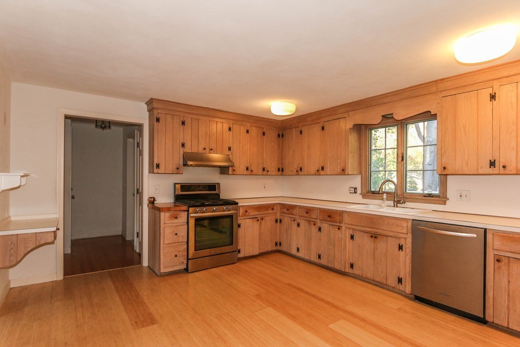 2 Hilltop Road Longmeadow, MA 01106 - Photo 8 of 24 Gallery Image 8
