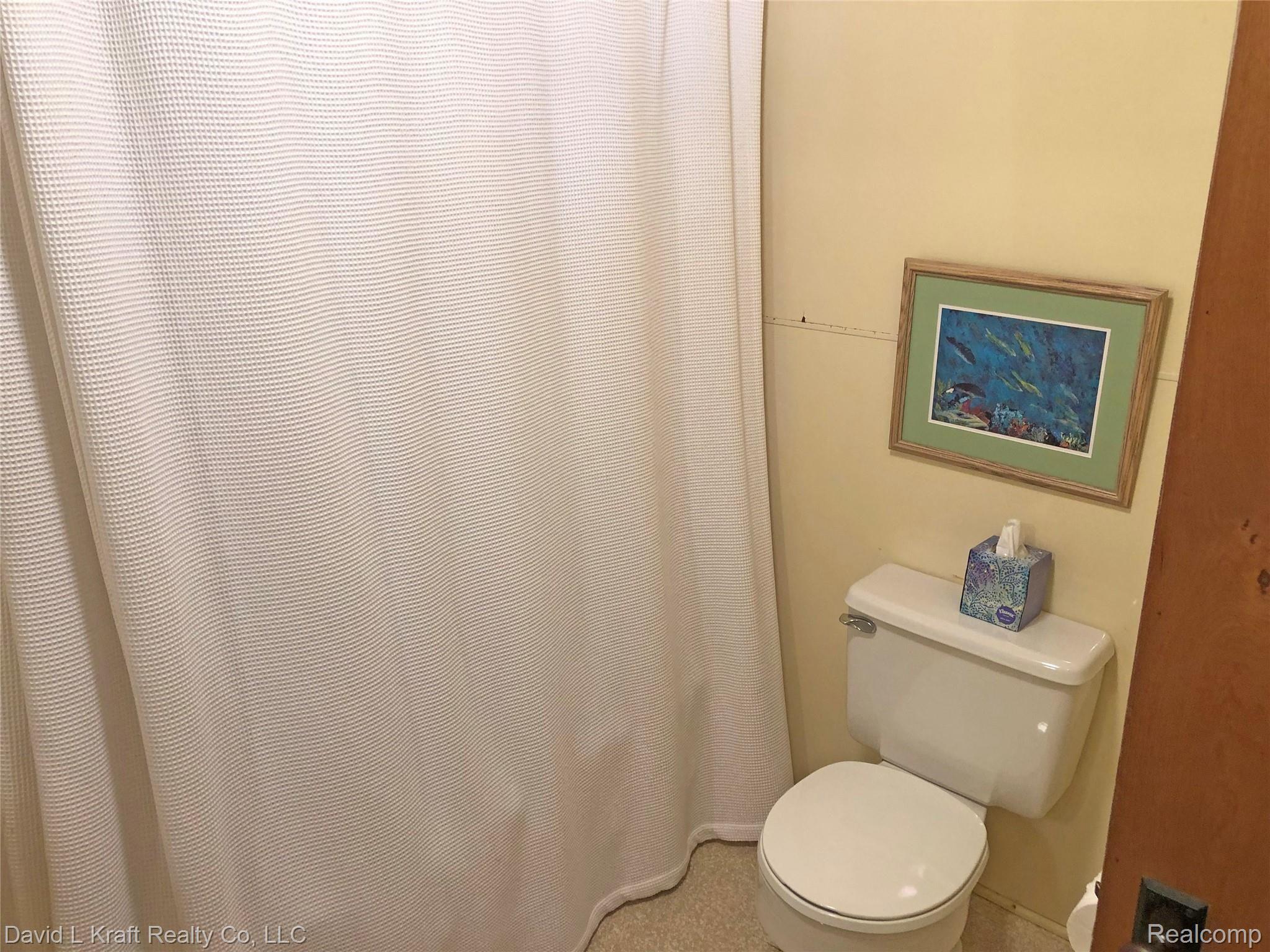 8224 Crescent Beach Road Pigeon, MI 48755 - Photo 27 of 55 8224CrescentBeachBath3.jpg