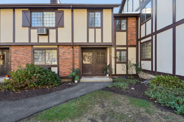 $265,000 | 20 Andover Court, Unit 20, Brookfield, CT 06804