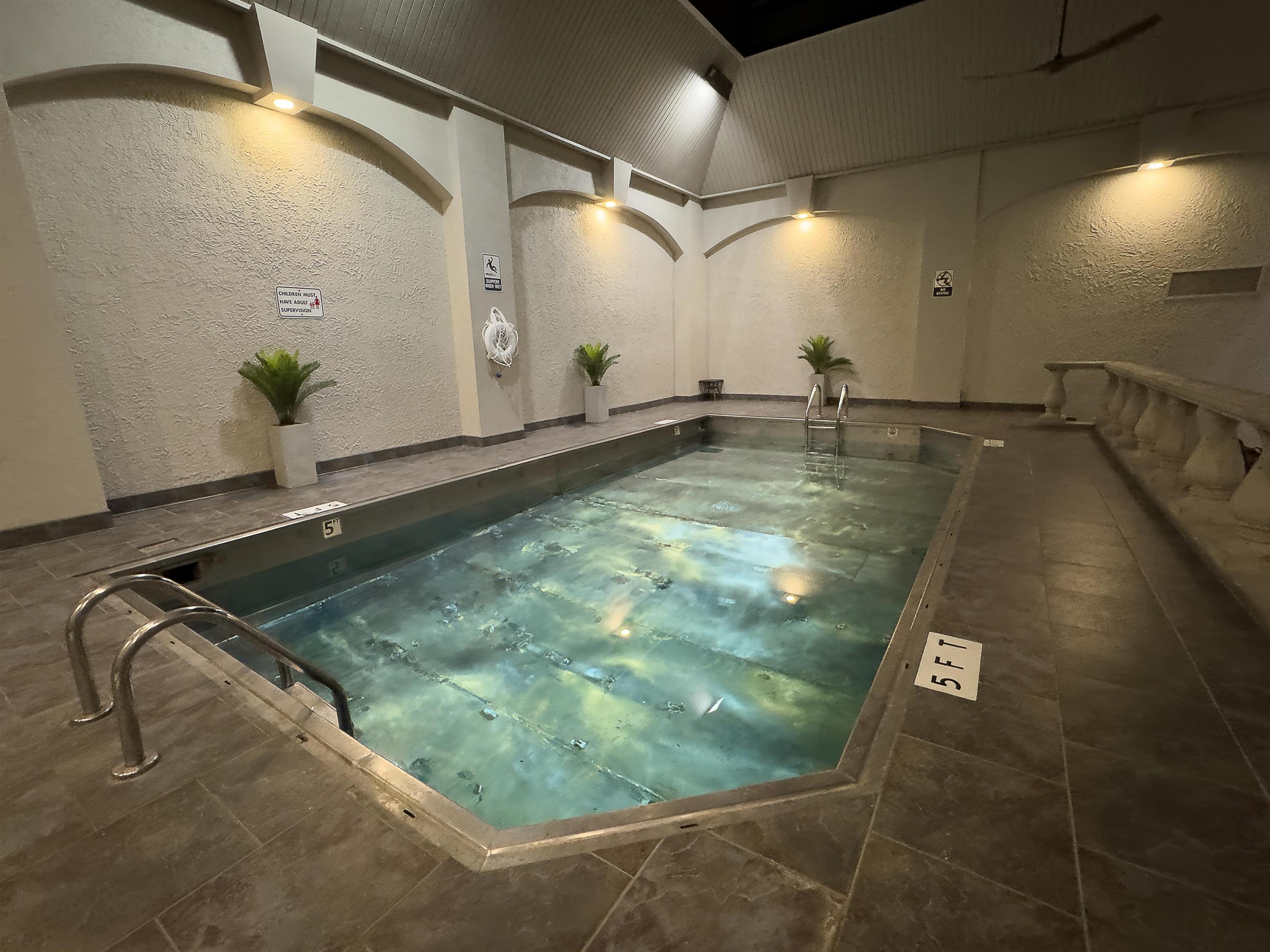 109 North Main Street, Unit 907 Memphis, TN 38103 - Photo 27 of 29 Indoor swimming pool with tile surround