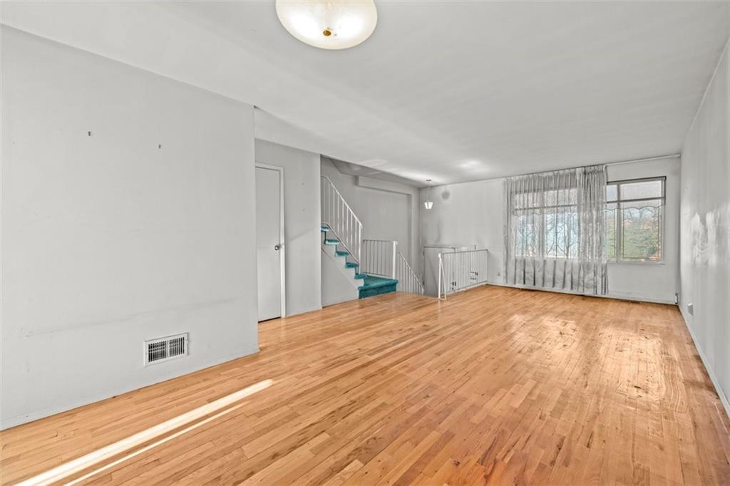 54 Narrows Road South Staten Island, NY 10305 - Photo 3 of 19 Gallery Image 3