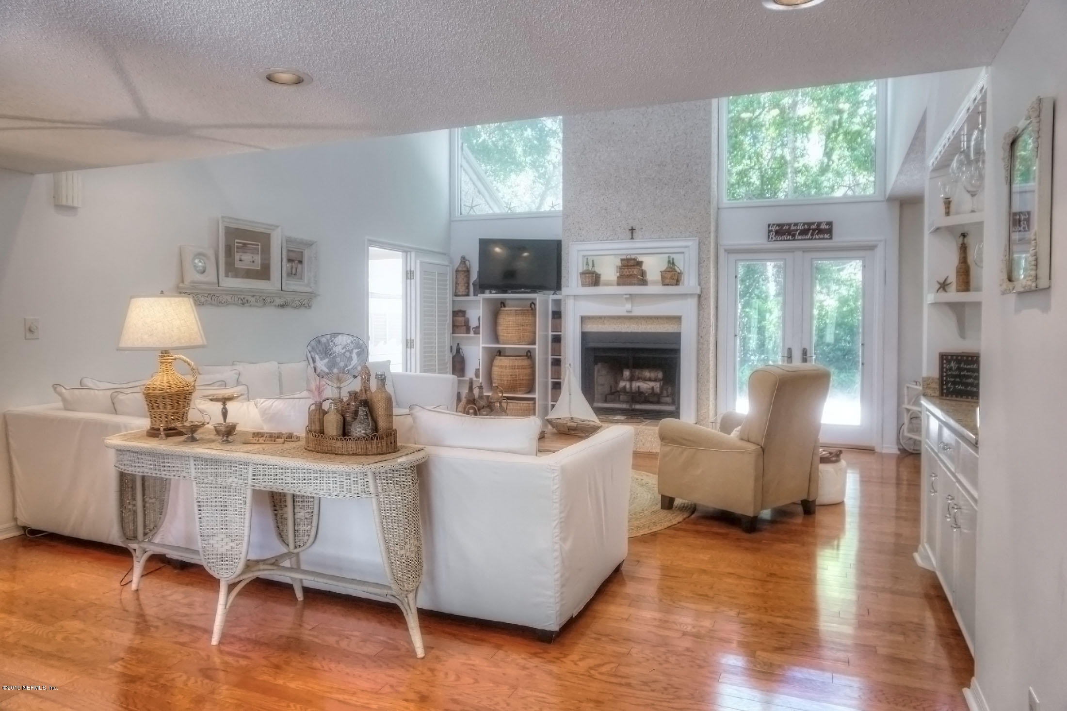 44 Laurel Oak Road Fernandina Beach, FL 32034 - Photo 3 of 35 living1-sm