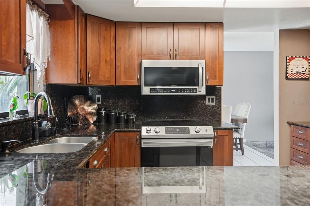 6368 Hillview Road Spring Hill, FL 34606 - Photo 11 of 38