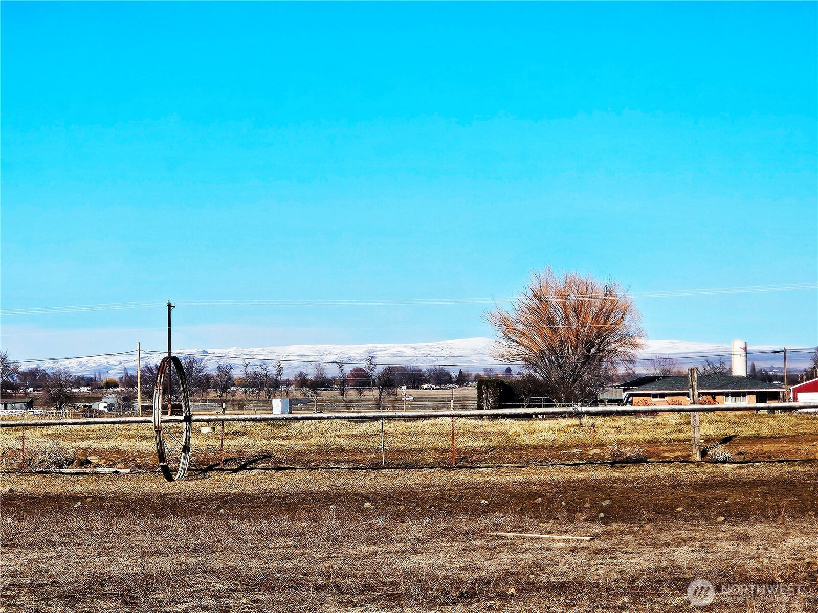 8100 South Webb Road Prosser, WA 99350 - Photo 14 of 14 a view of an ocean