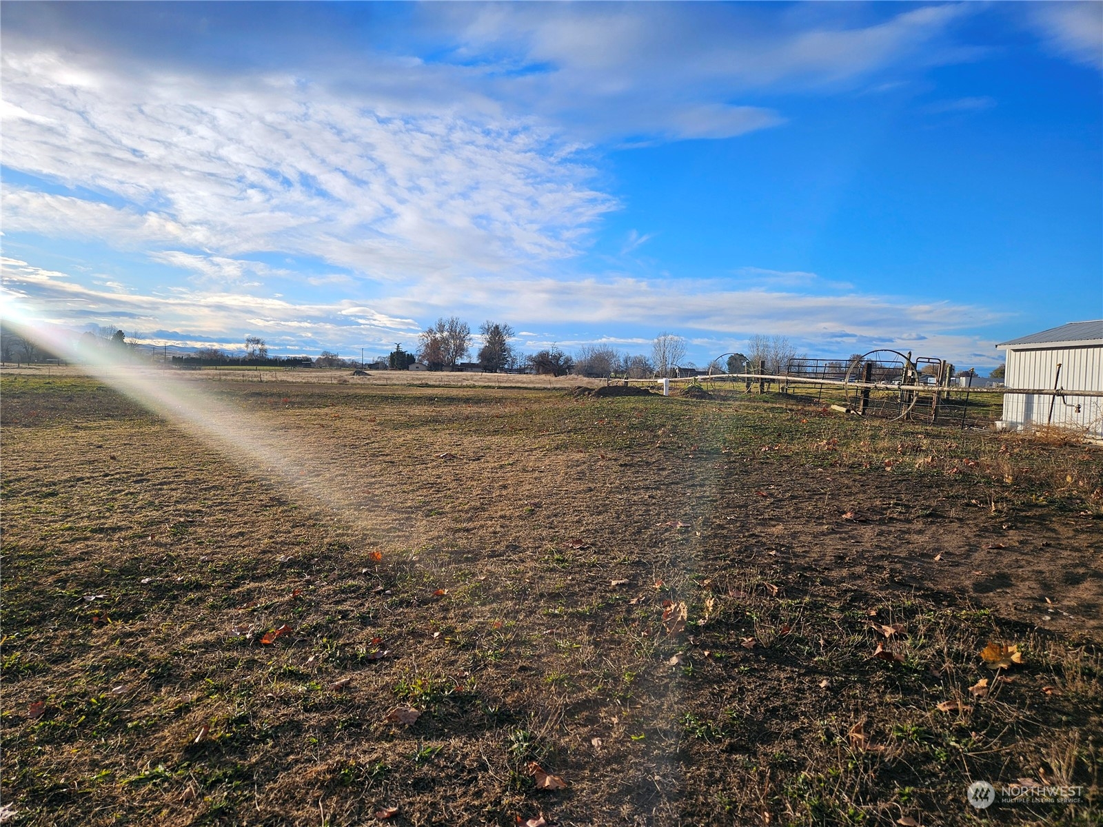 8100 South Webb Road Prosser, WA 99350 - Photo 2 of 14 a view of an ocean