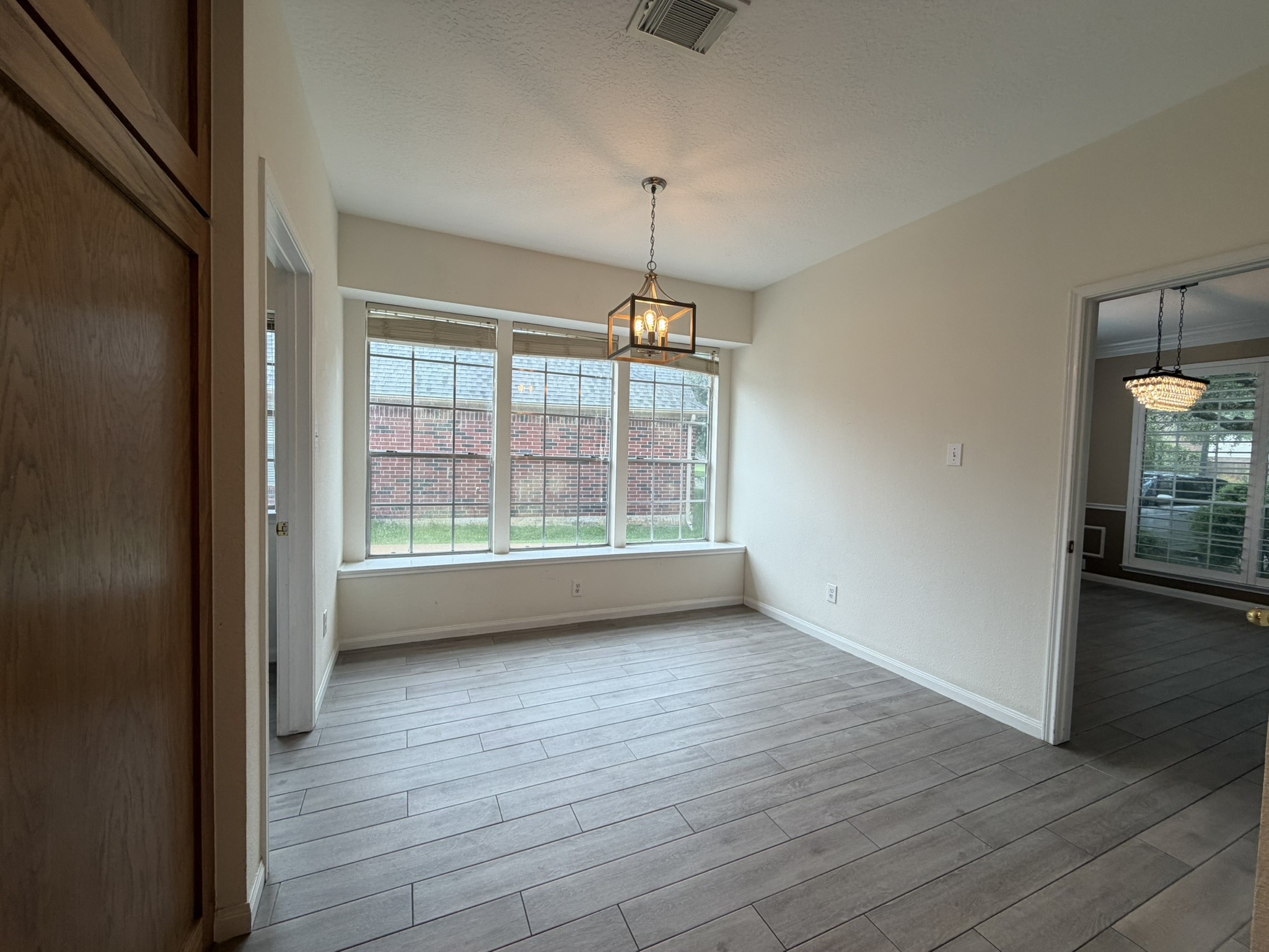 13810 Inland Spring Court Houston, TX 77059 - Photo 7 of 27 Breakfast room off of the kitchen