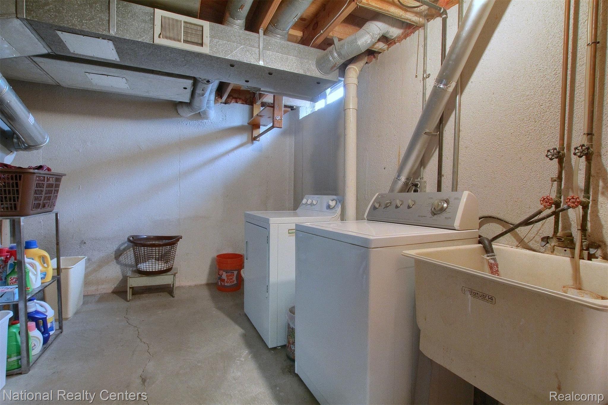 24540 Park Ridge Court Novi, MI 48375 - Photo 21 of 27 22-Lower Level Laundry.jpg
