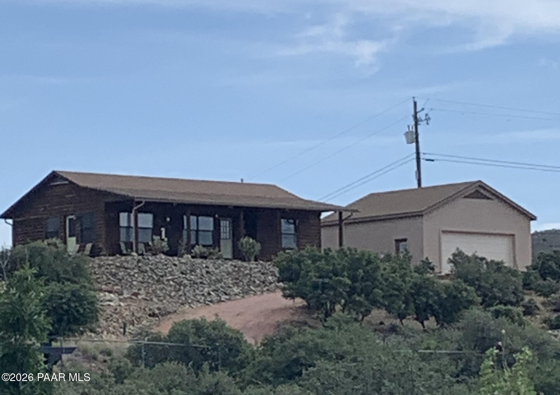 14504 East Ridge Way Dewey-Humboldt, AZ 86327 - Photo 6 of 34 a front view of a house with a garden