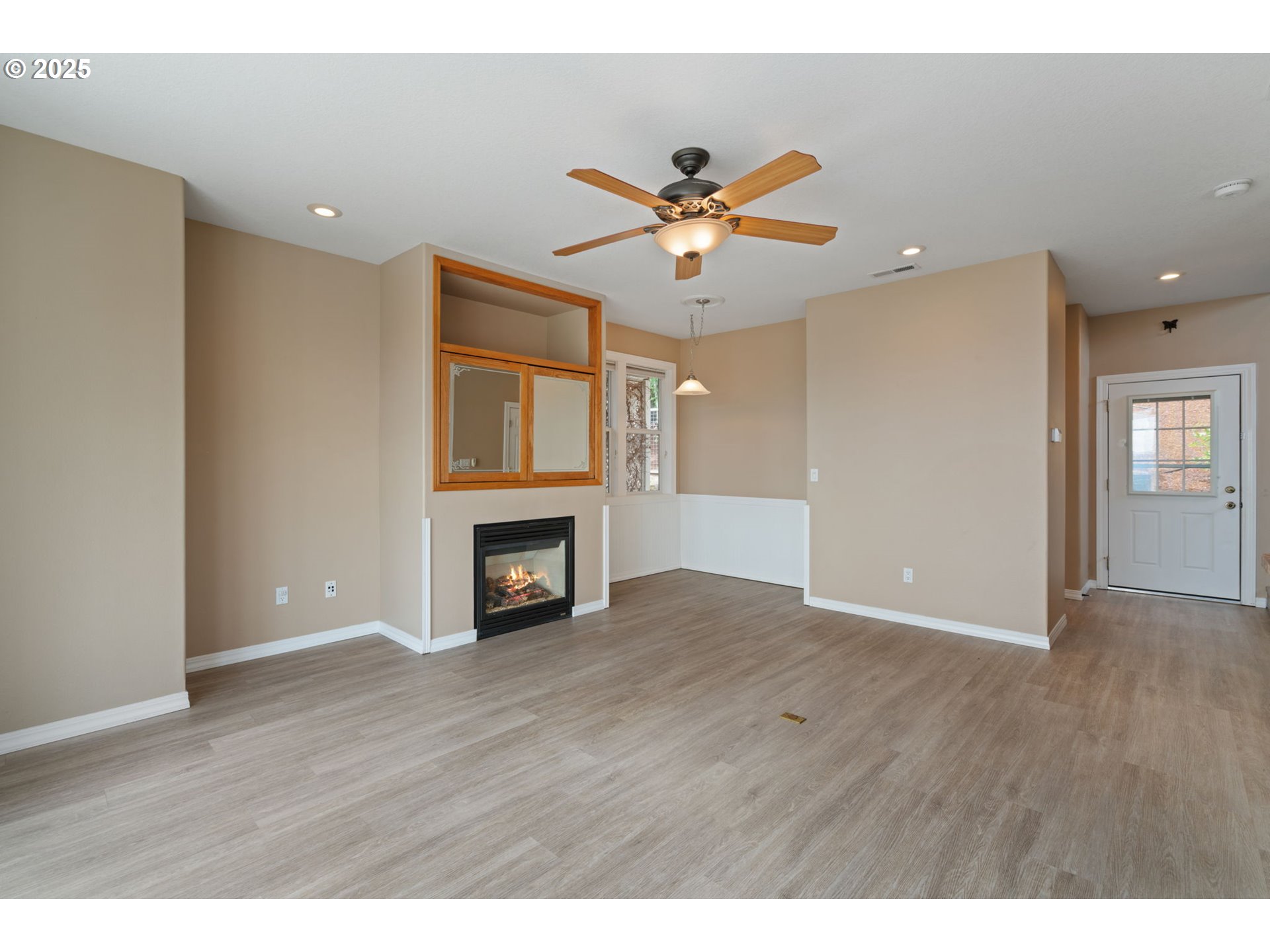 3045 Northwest 3rd Avenue Camas, WA 98607 - Photo 33 of 47 Living Room