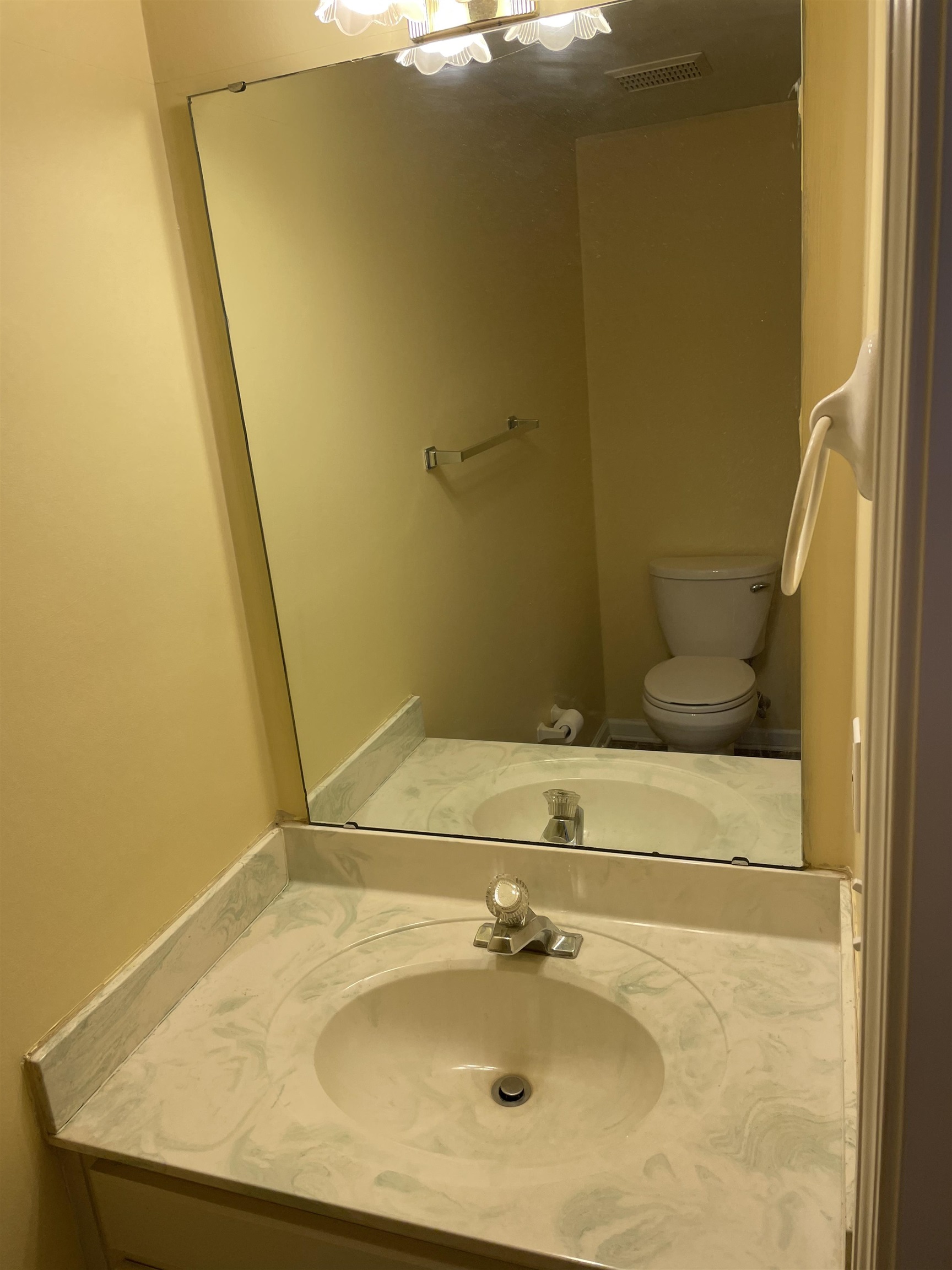 466 Pearl Ridge Place Spartanburg, SC 29302 - Photo 6 of 12 1/2 bath on 1st floor