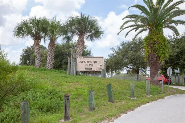 $180,000 | 3399 Mermoor Drive, Unit 207, Palm Harbor, FL 34685