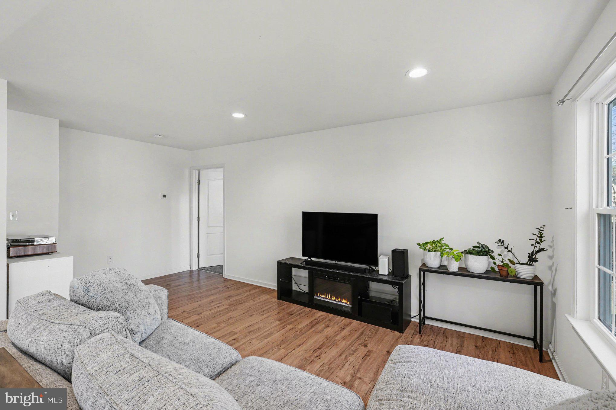 117 Butler Circle Locust Grove, VA 22508 - Photo 7 of 35 a living room with furniture and a flat screen tv