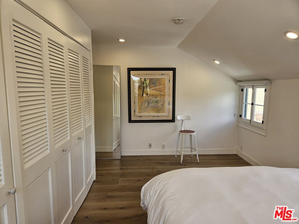 212 South Muirfield Road Los Angeles, CA 90004 - Photo 13 of 20
