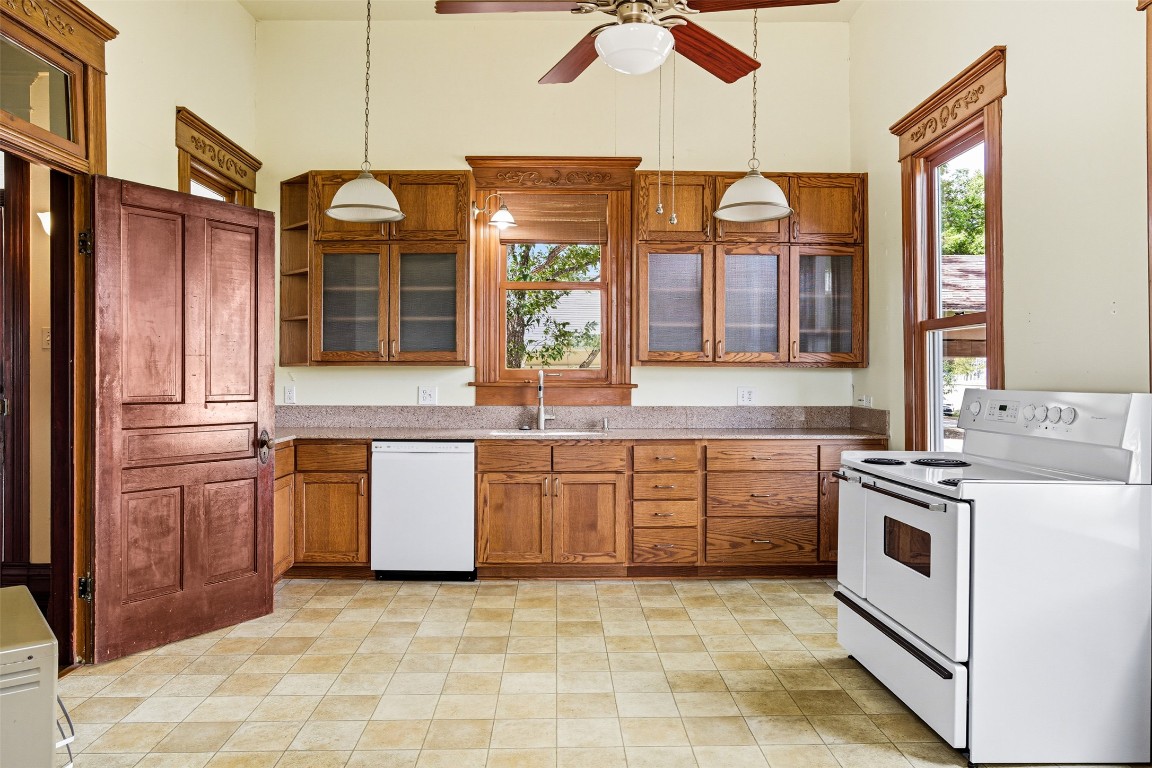 105 Davis Drive Thorndale, TX 76577 - Photo 14 of 40 a kitchen with stainless steel appliances granite countertop a stove and cabinets