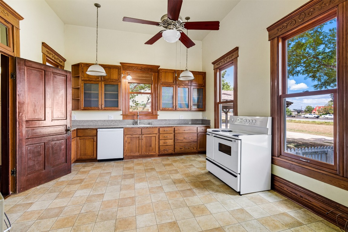 105 Davis Drive Thorndale, TX 76577 - Photo 15 of 40 a kitchen with stainless steel appliances granite countertop a stove a sink and a refrigerator